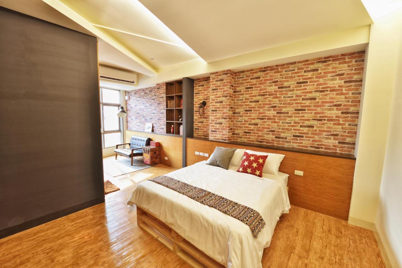 Owl Inn Тайнань Экстерьер фото