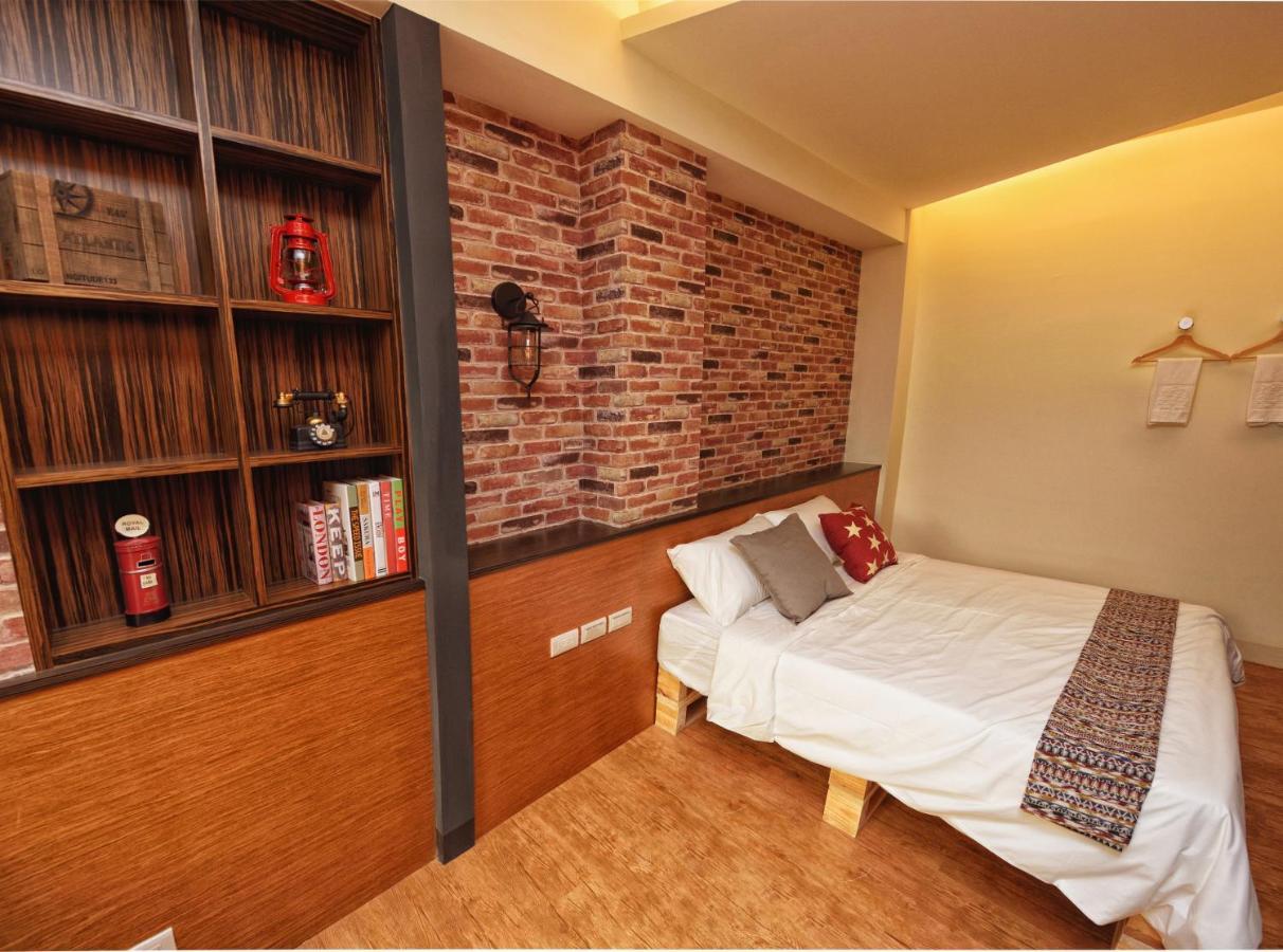 Owl Inn Тайнань Экстерьер фото