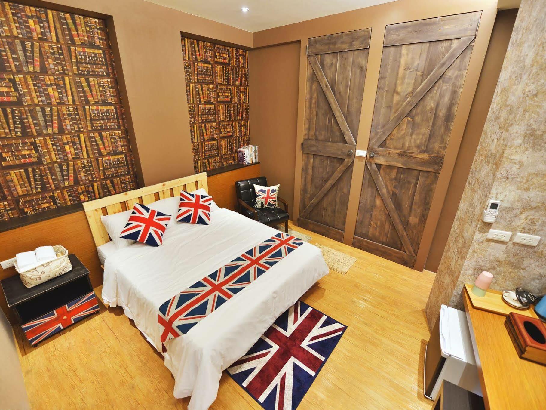 Owl Inn Тайнань Экстерьер фото