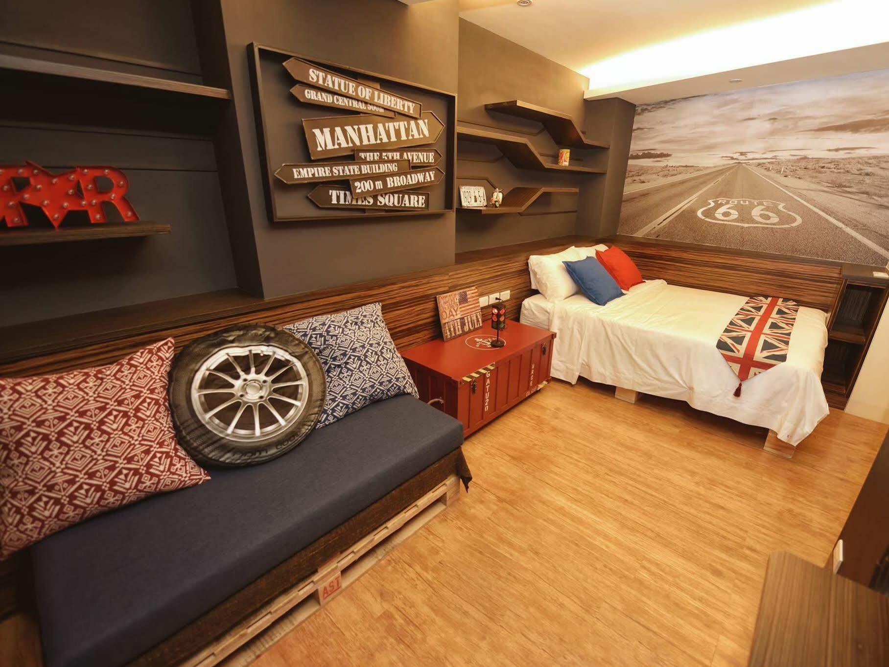 Owl Inn Тайнань Экстерьер фото