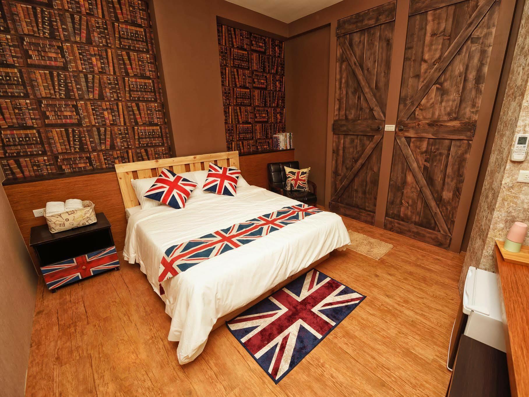 Owl Inn Тайнань Экстерьер фото